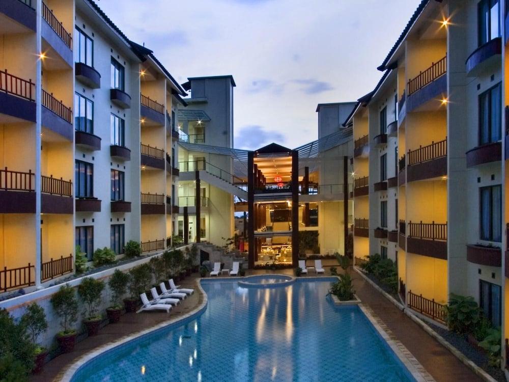 Palace Hotel Puncak Exterior photo