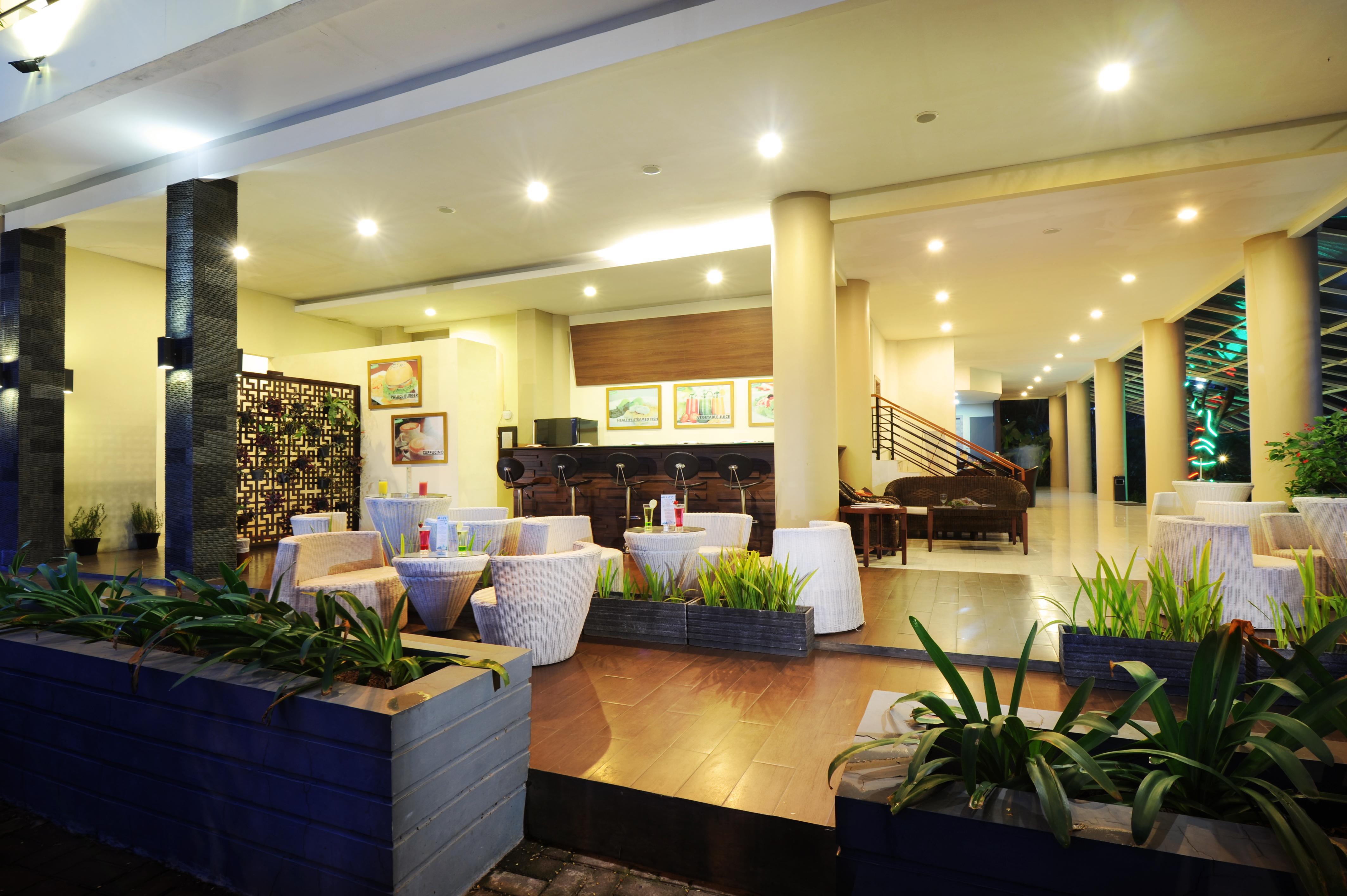 Palace Hotel Puncak Exterior photo