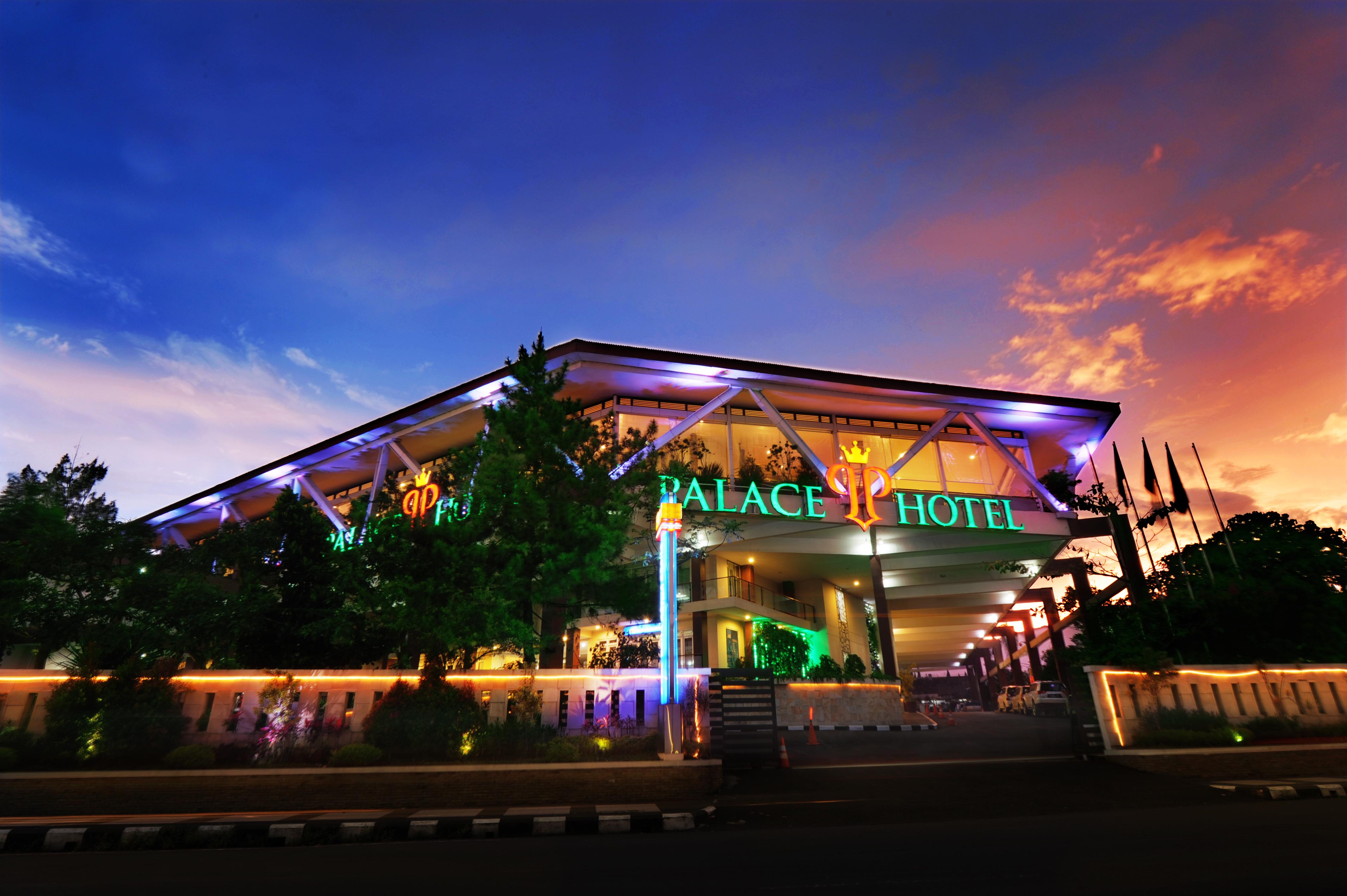 Palace Hotel Puncak Exterior photo